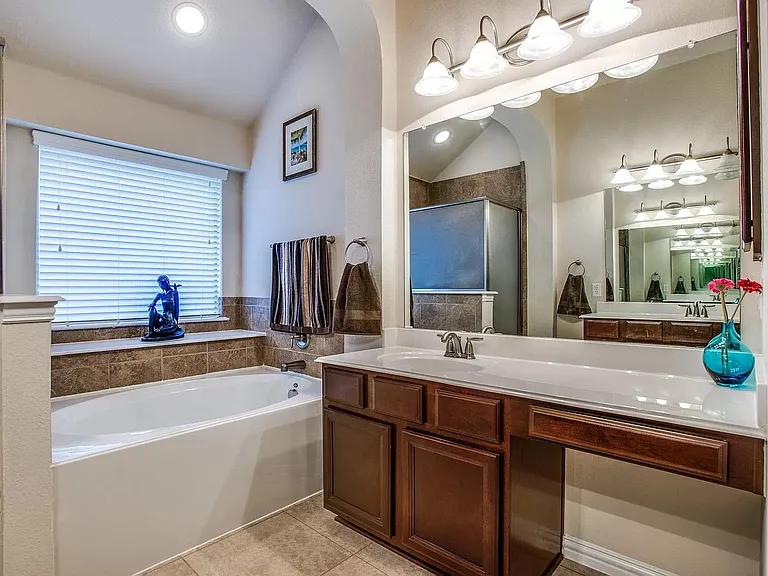 7772 Ivanhoe Dr — Photo 19