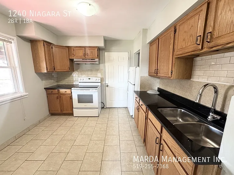 1240 Niagara St — Photo 6