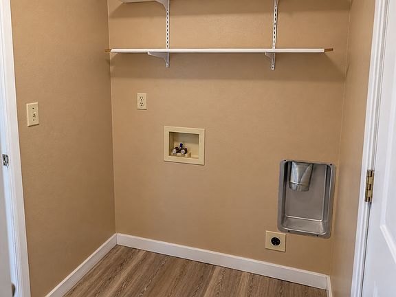 5th image of 3922 S Seville Cir