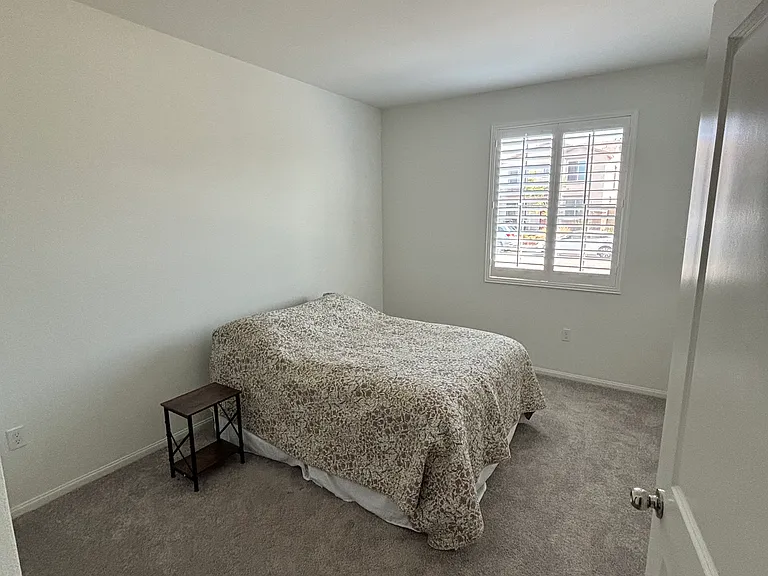 Amaryllis St — Photo 10