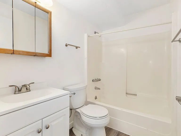 Willowbrook Apartments — Photo 10