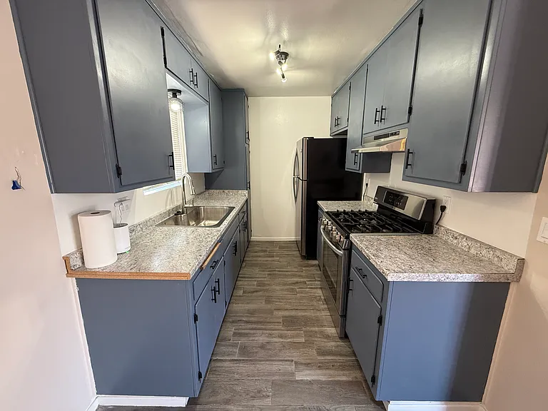N Palm Ave — Photo 5