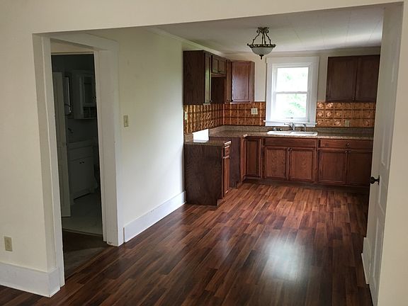 kitchen (right side)