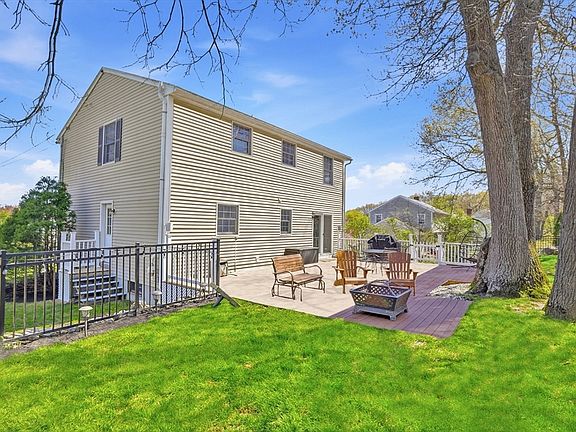 2nd image of 23 Bellmore Rd