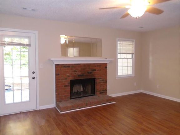 2nd image of 1411 Poplar Pointe SE