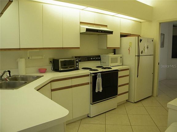 4th image of 175 Southampton Pl #342