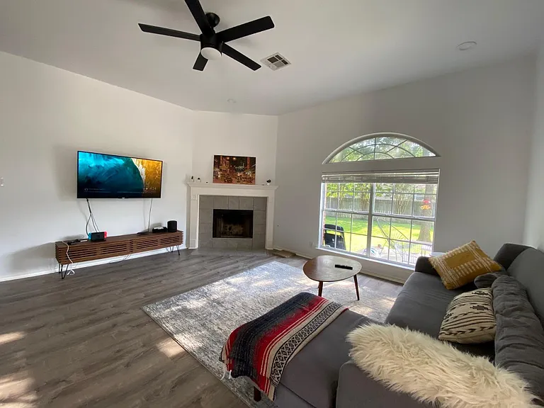 2623 Goldfinch Dr — Photo 4