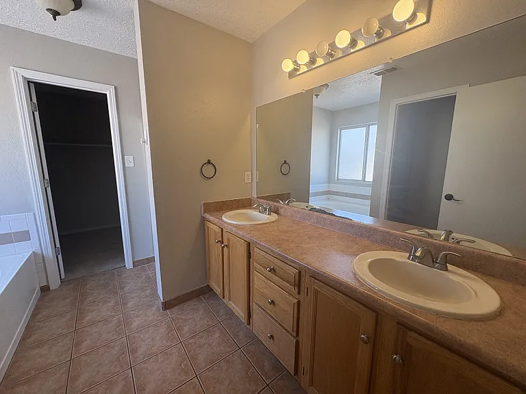 6215 Thais St NW — Photo 6