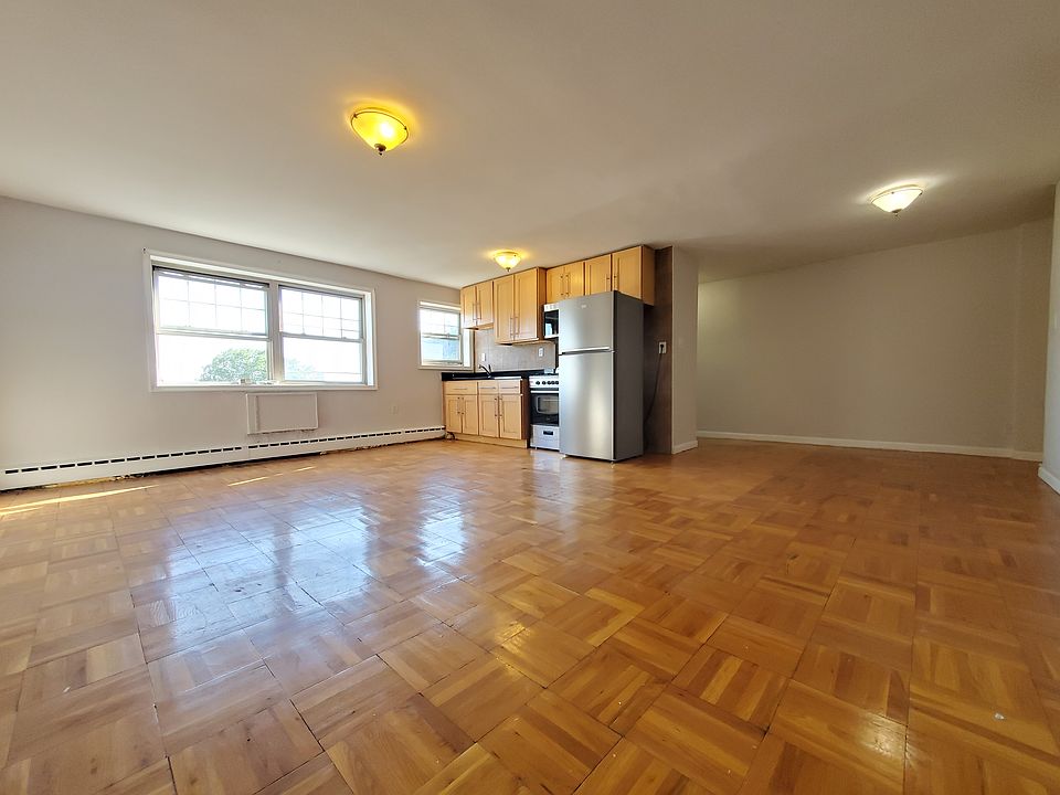 2nd image of 36 Duncan Ave #78E