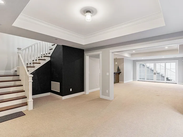 240 University Dr — Photo 20
