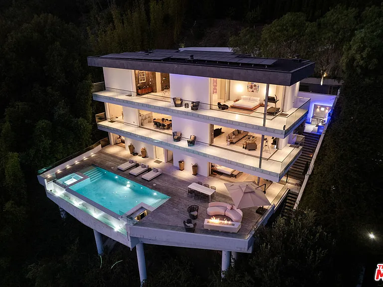 7080 W Mulholland Dr — Photo 2
