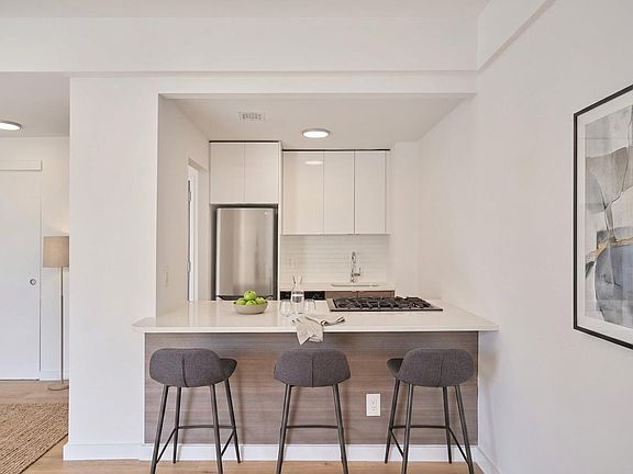 3rd image of 298 Mulberry St APT 7O