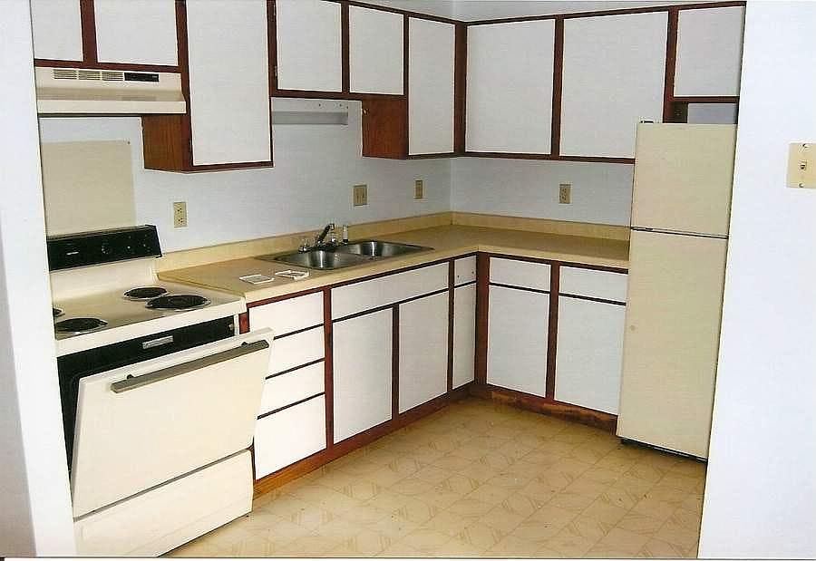 SPACIOUS KITCHEN