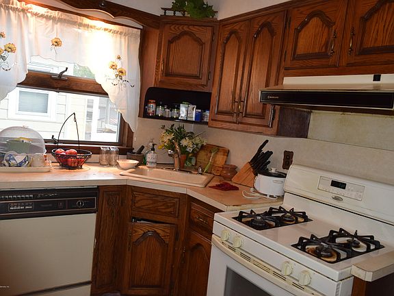 4th image of 284 Demorest Ave