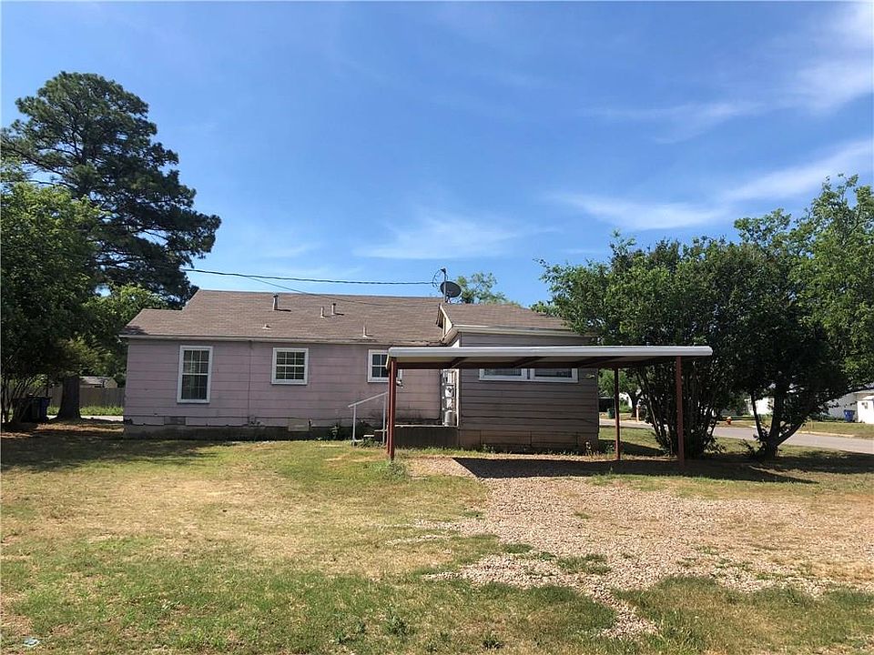 2nd image of 1201 Calaveras St