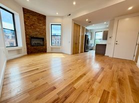 571 Quincy St