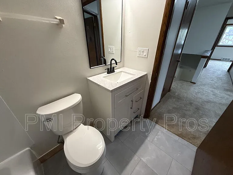 8148 S 88th St — Photo 12