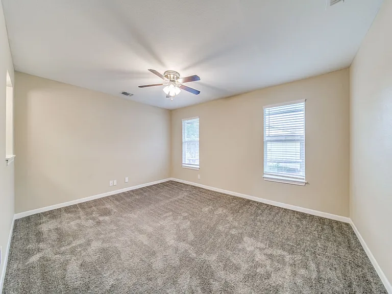 The Oaks Apartments At Medical Center — Photo 100