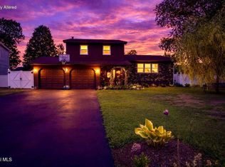 55 Alpine Dr, Latham, NY 12110