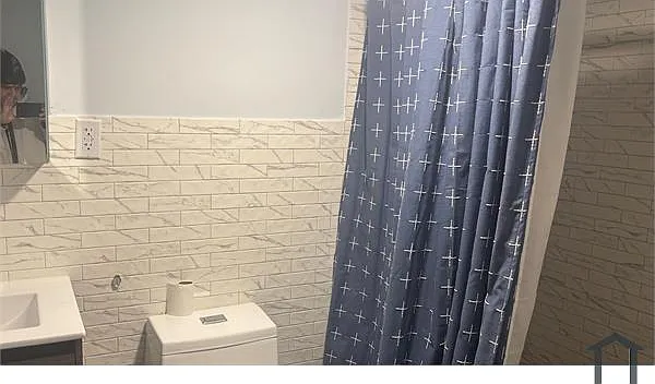 209 E 205th St #1 — Photo 3