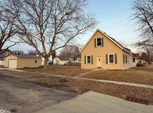 1816 S 8th St, Burlington, IA 52601