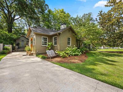 621 Oxmoor Rd, Homewood, AL, 35209