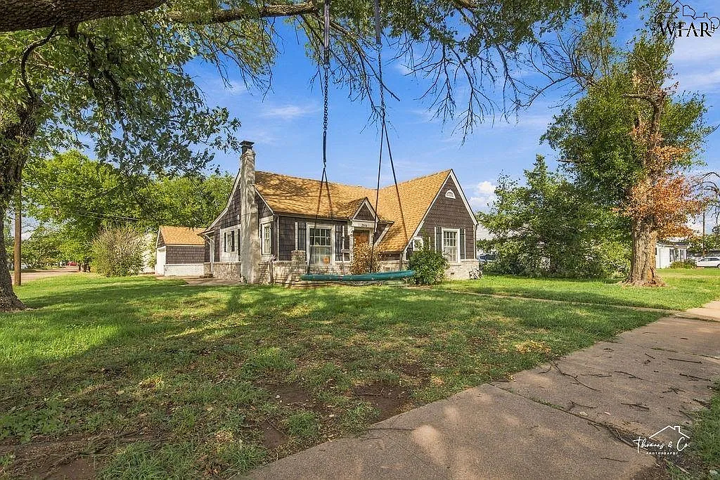 3 bed, 2.0 bath, 1743 sqft, $1,450 — Photo 3