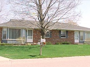 615 Farmstead Ln, Lansing, MI 48917