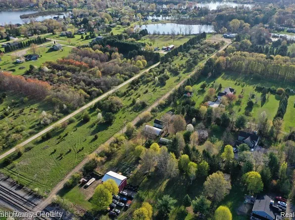 2070 N Milford Rd, Highland, MI 48357