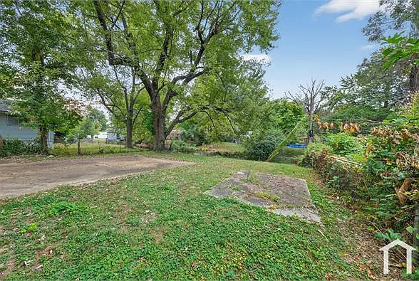 3 bed, 927 sqft, $1,399 — Photo 4