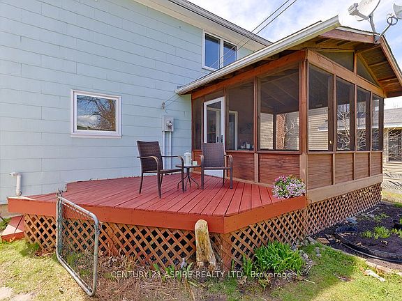 5th image of 82 Rutherford Ave