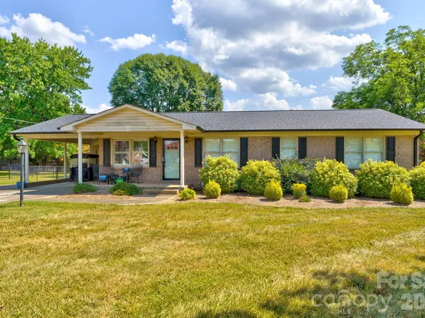 1014 Ranbar St, Cherryville, NC 28021