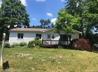 9090 Park Dr, White Lake, MI