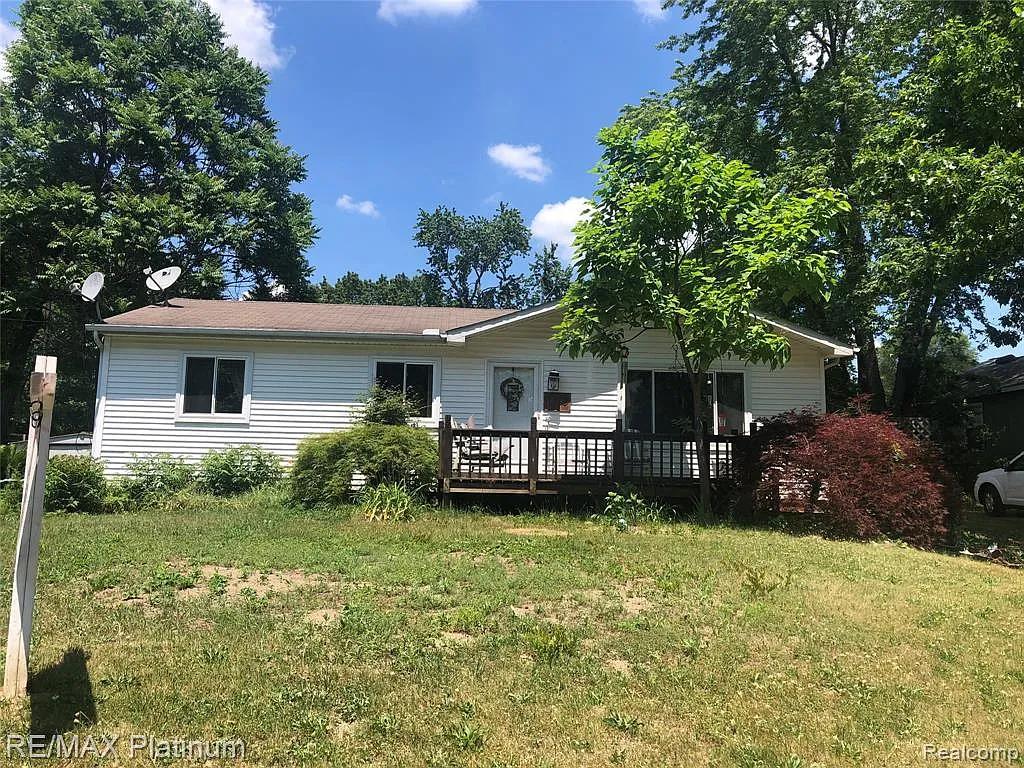 9090 Park Dr photo 1