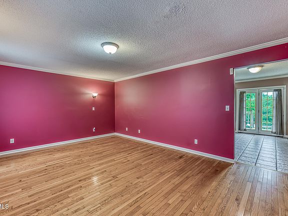 5th image of 807 N Mohawk Dr