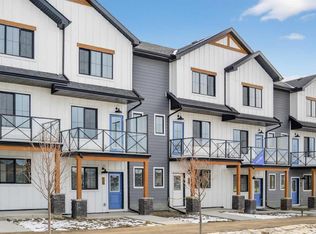 56 W Creekside Dr SW, Calgary, AB T2X4A8