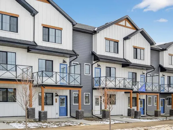 56 W Creekside Dr SW, Calgary, AB T2X 4A8