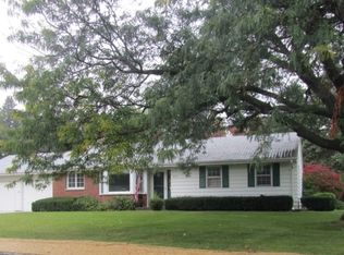 807 Hillcrest Dr, Sycamore, IL 60178