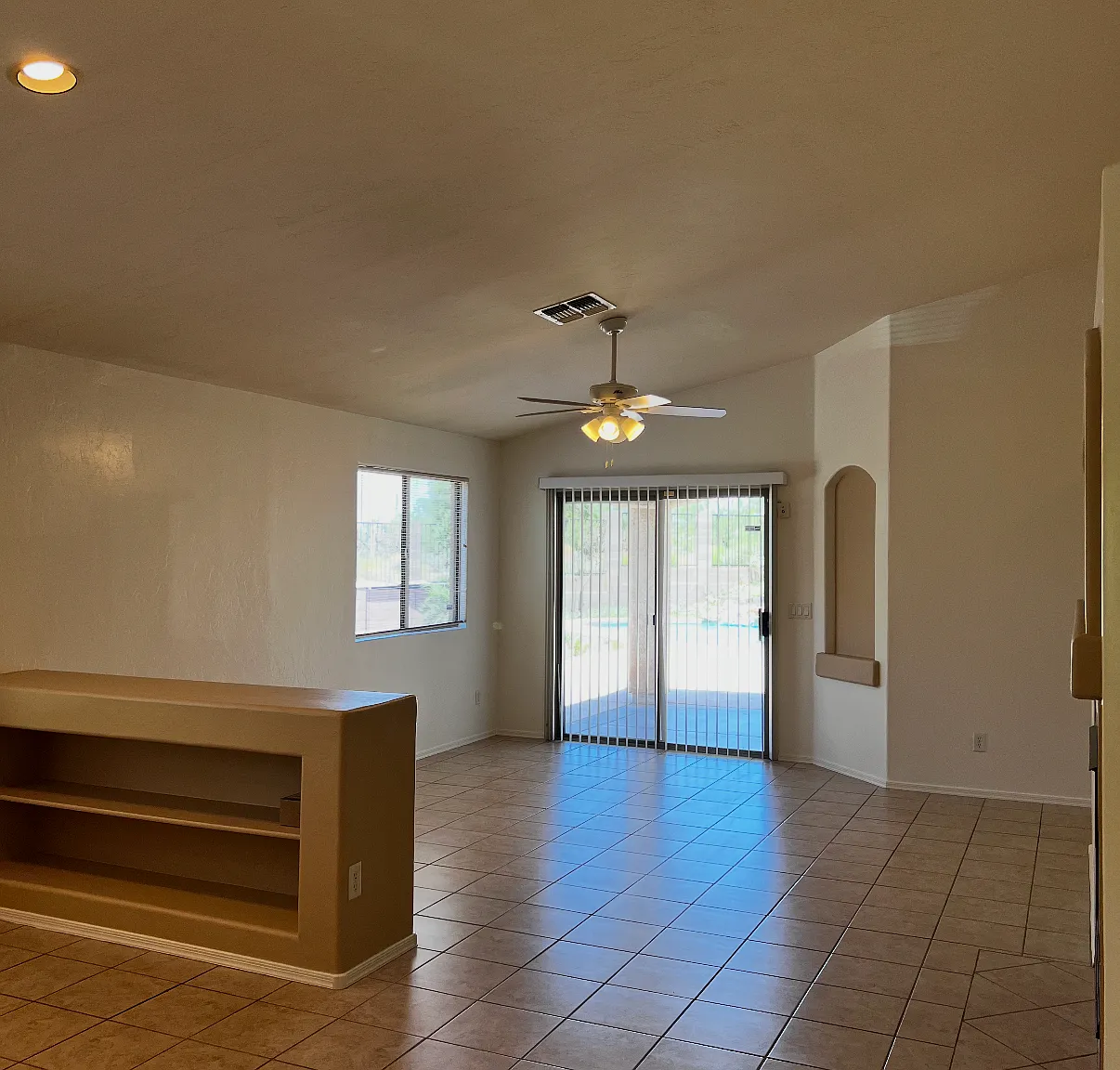 4 Bedroom with Pool — Photo 3