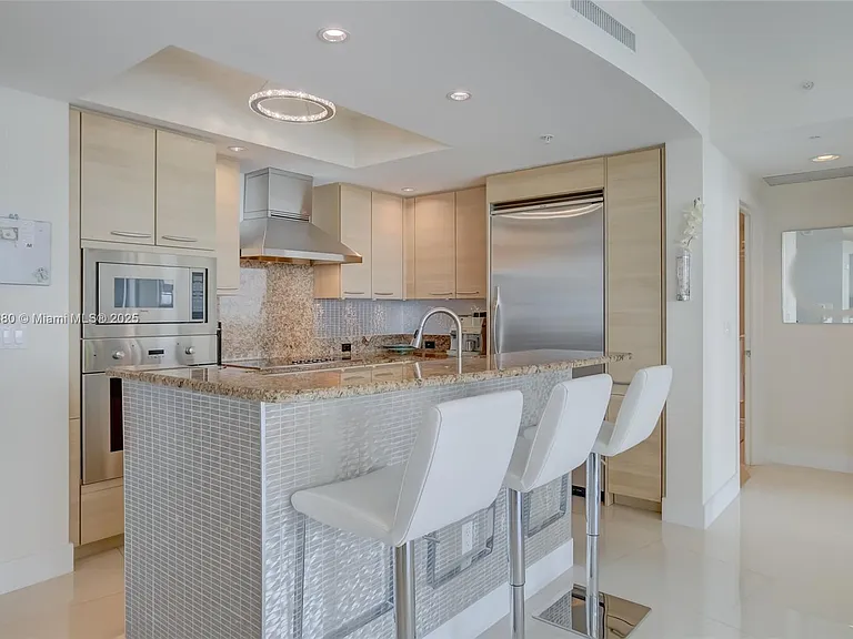1 N Ocean Blvd #1011 — Photo 10