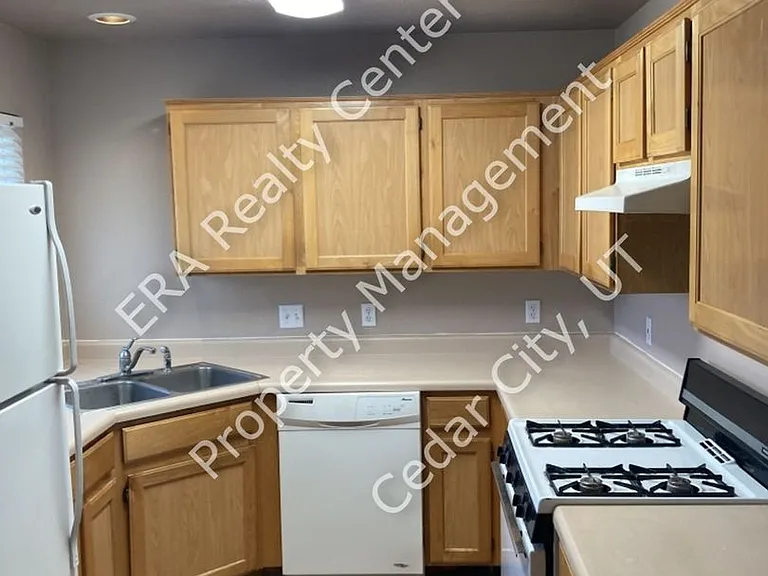 928 W Greenslake Dr — Photo 4