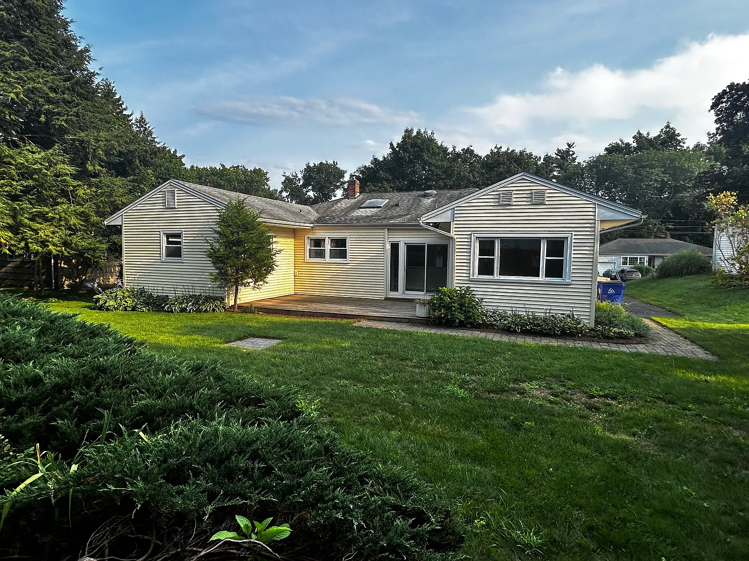 4 bed, 2127 sqft, $4,300 — Photo 4