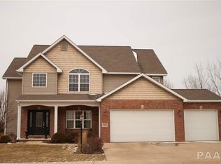 2105 W Forestglen Dr, Peoria, IL 61615