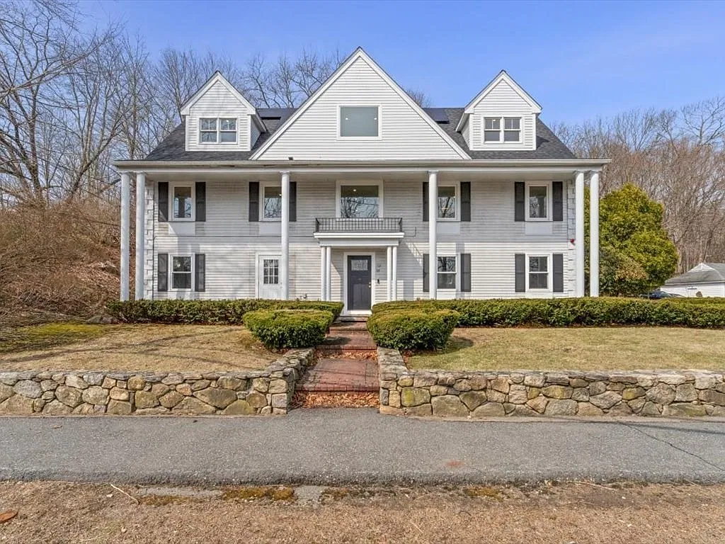 5 bed, 3.5 bath, 3000 sqft, $7,800 — Photo 1