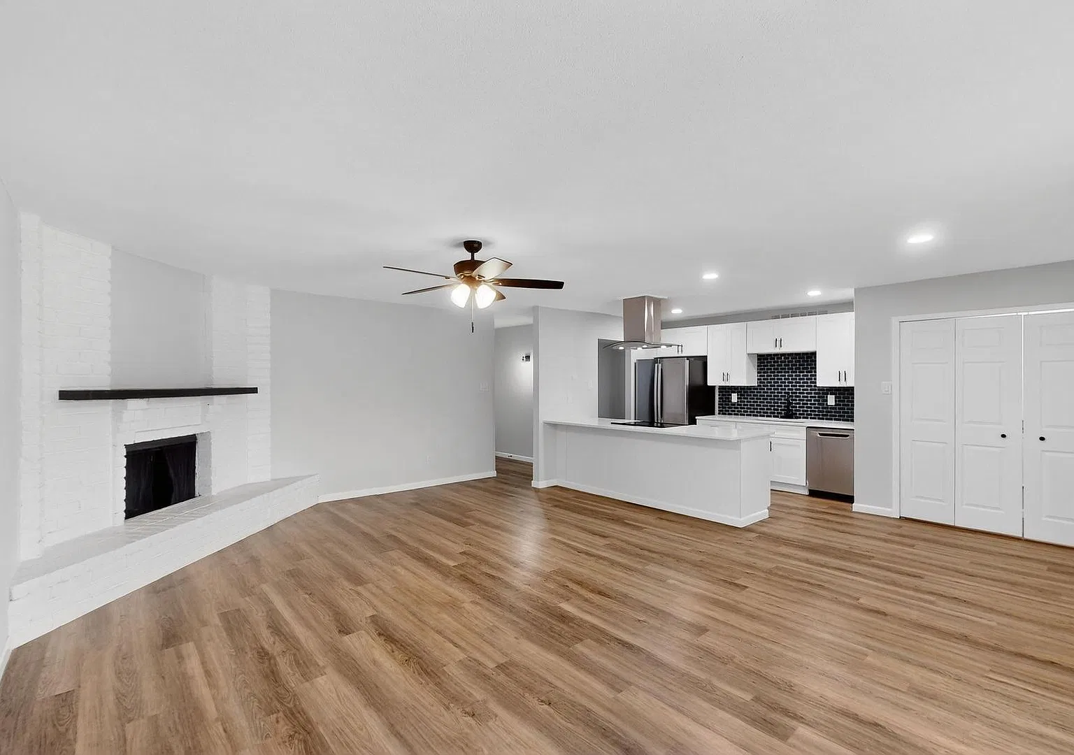 Renovated Home In The Colony Waiting For YOU — Photo 3