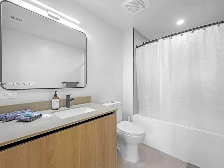 121 NE 5th St #3006 — Photo 8