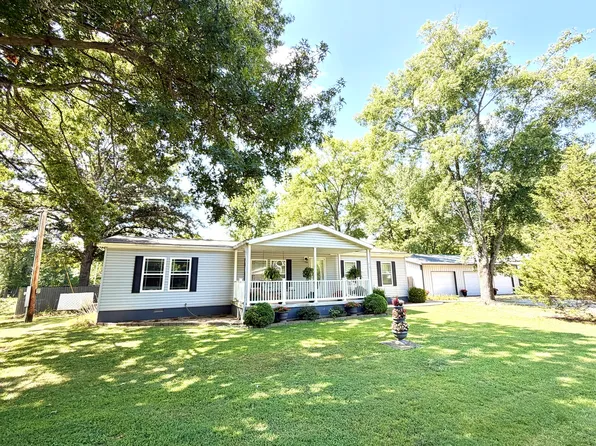 510 E 8th St, Sandoval, IL 62882