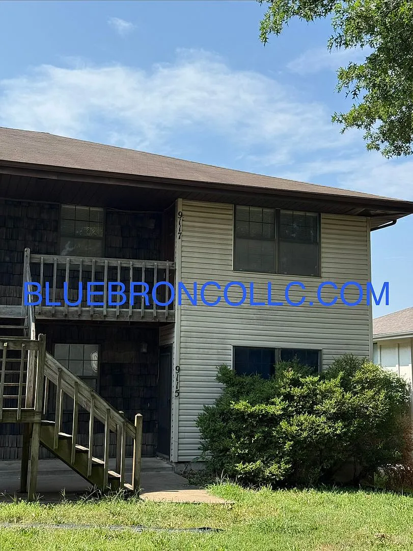 Updated 2-Bedroom Apartment in Raytown — Photo 1