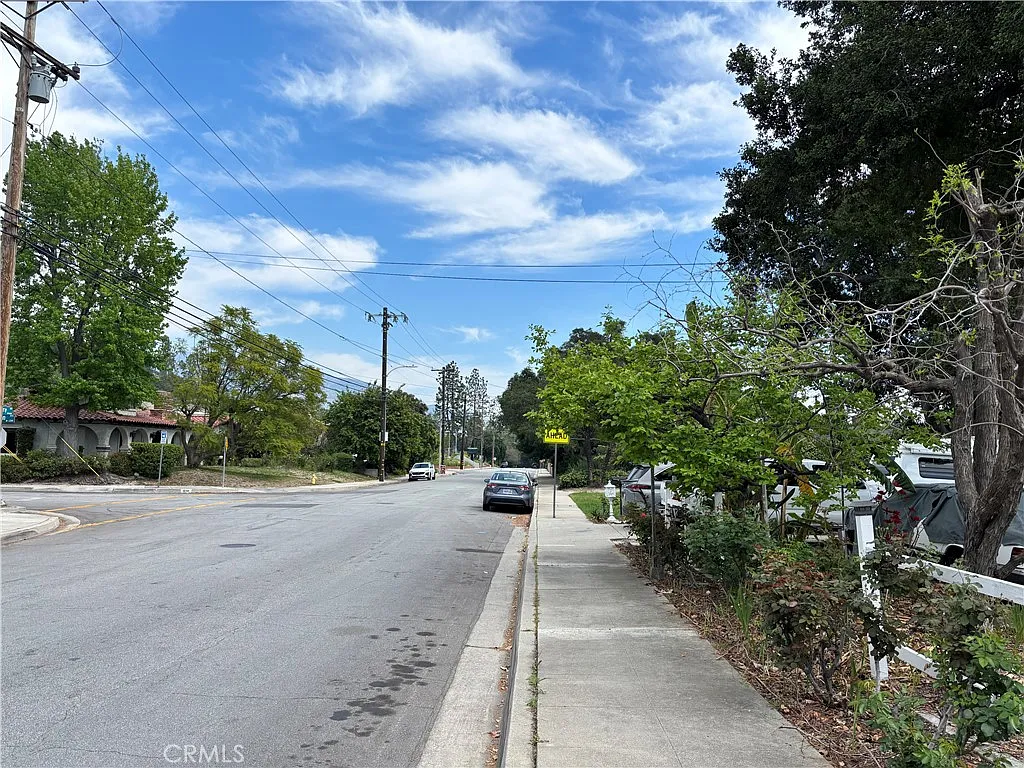 2 bed, 1800 sqft, $3,200 — Photo 2