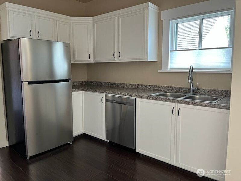 5th image of 306 E 5th Avenue